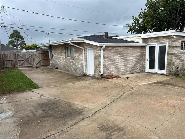 $1,800 | 2716 Riverland Drive, Chalmette, LA 70043