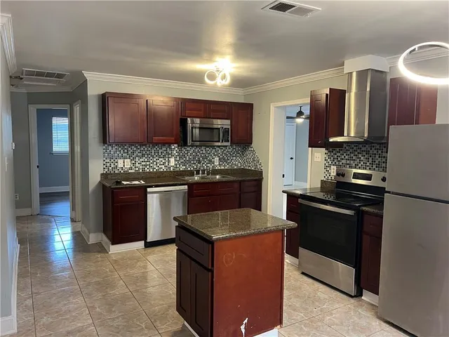 $1,800 | 2716 Riverland Drive, Chalmette, LA 70043