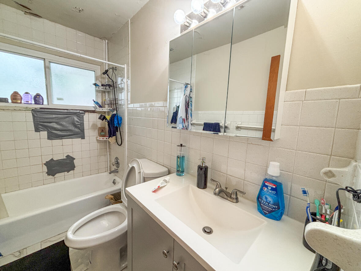 6844 Ridgeland Avenue Hammond, IN 46324 - Photo 13 of 21 a bathroom with a sink a toilet and a bathtub