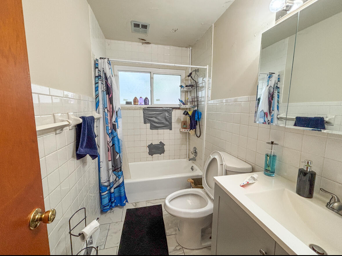 6844 Ridgeland Avenue Hammond, IN 46324 - Photo 14 of 21 a bathroom with a sink toilet and shower