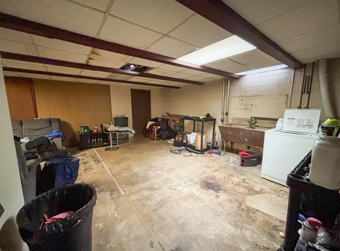 6844 Ridgeland Avenue Hammond, IN 46324 - Photo 16 of 21 a room with gym equipment