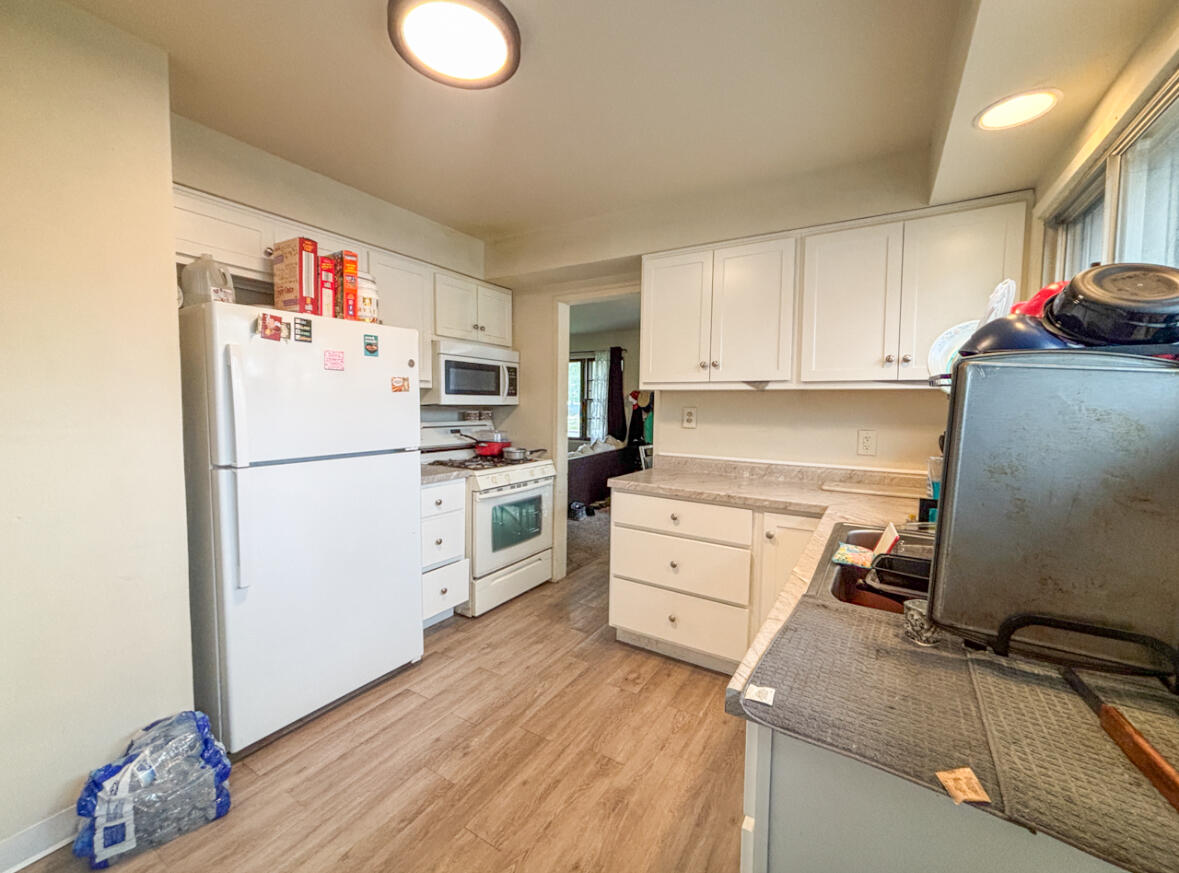 6844 Ridgeland Avenue Hammond, IN 46324 - Photo 8 of 21 a kitchen with granite countertop a refrigerator sink stove and cabinets