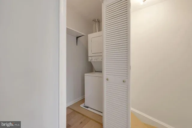 a bathroom with a toilet