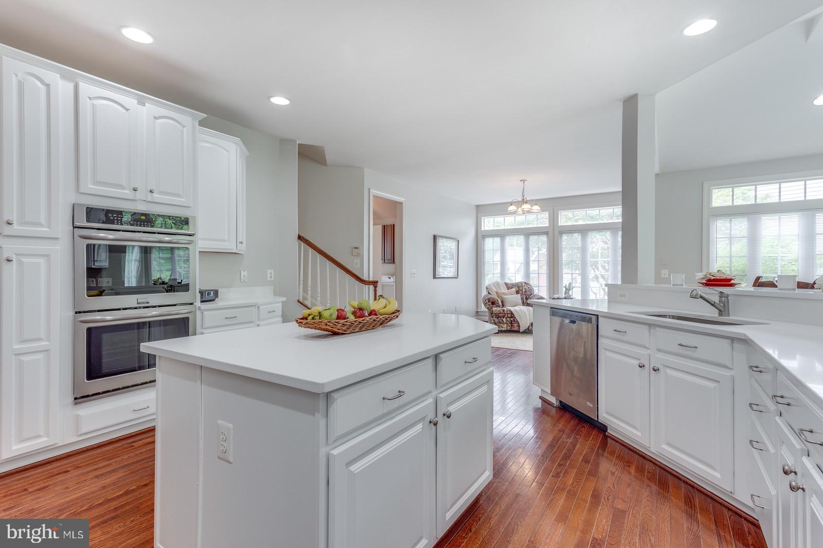 5010 Devin Green Lane Fairfax, VA 22030 - Photo 12 of 53 New stainless appliances