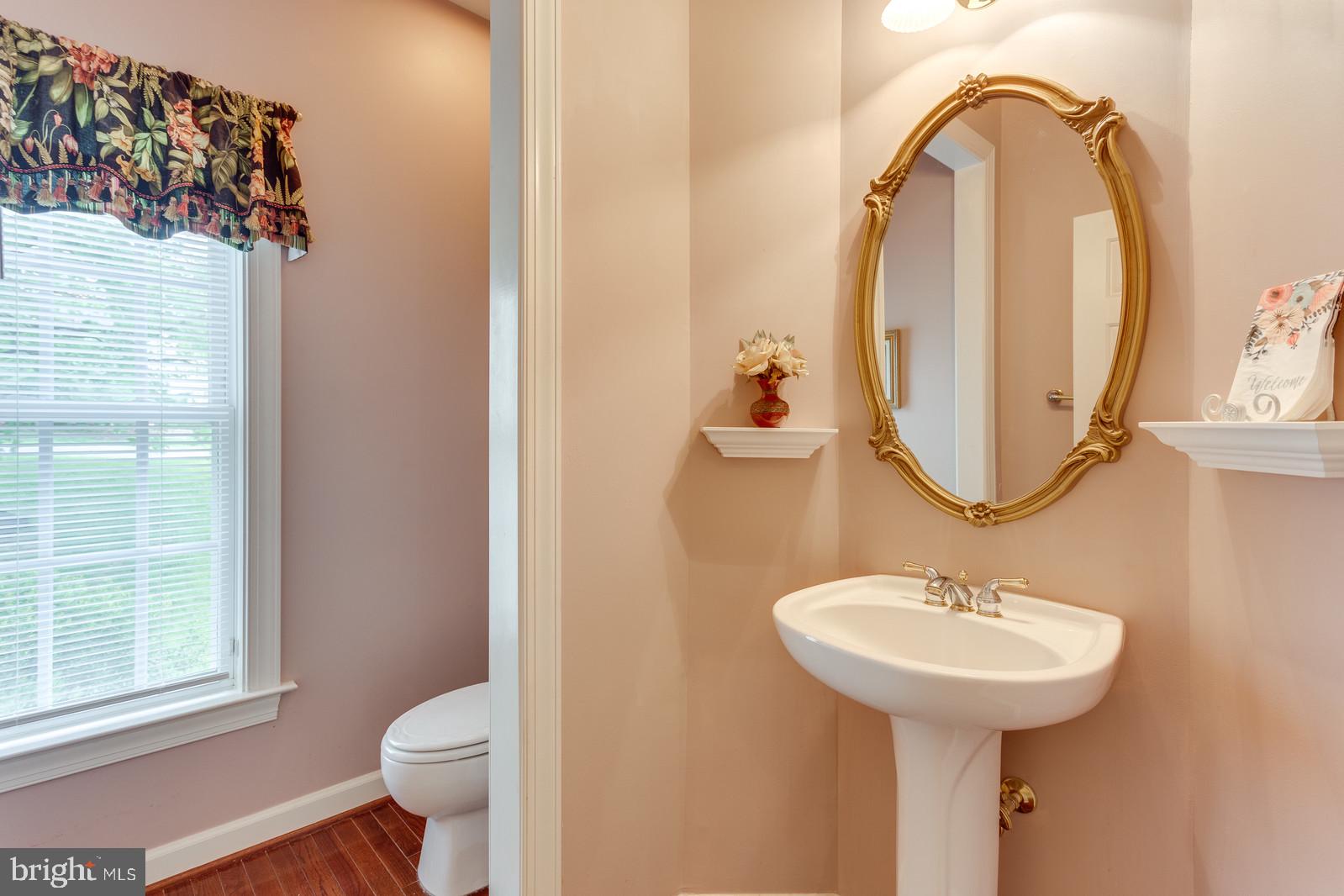 5010 Devin Green Lane Fairfax, VA 22030 - Photo 23 of 53 Main level half bath