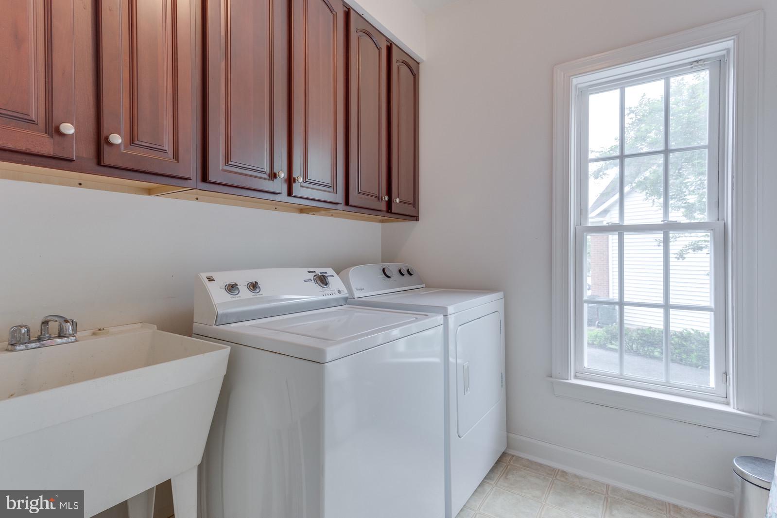 5010 Devin Green Lane Fairfax, VA 22030 - Photo 24 of 53 Main level laundry room