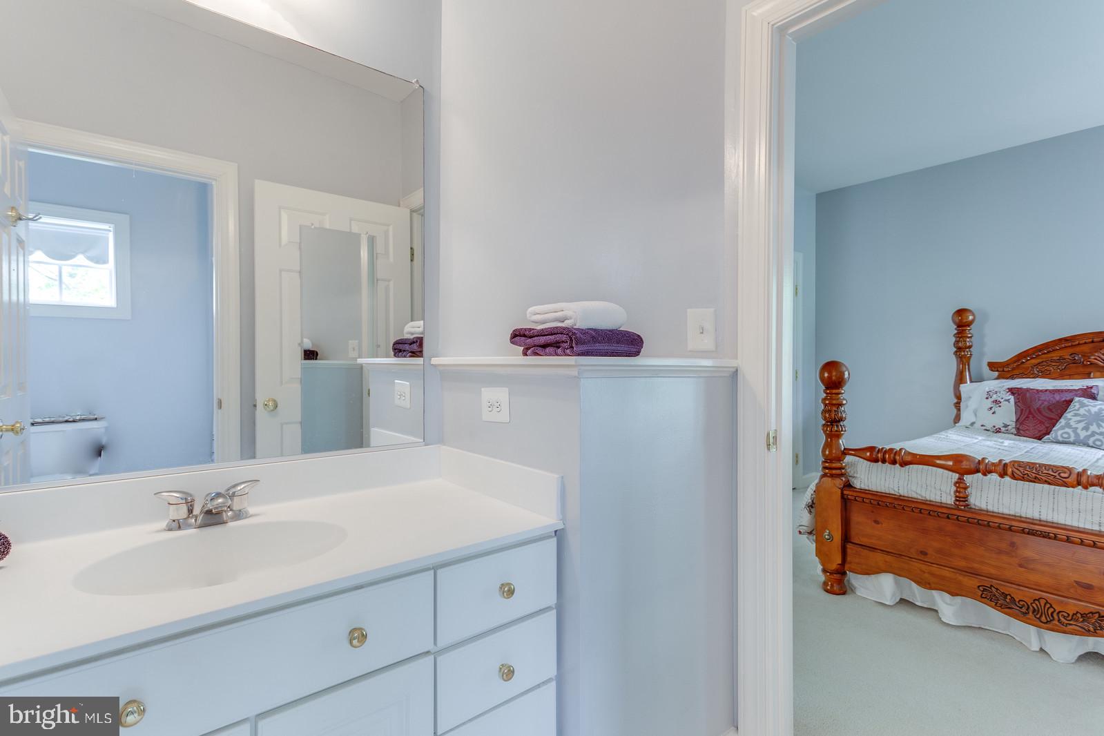 5010 Devin Green Lane Fairfax, VA 22030 - Photo 39 of 53 Jack-n-Jill services 2nd and 3rd bedroom