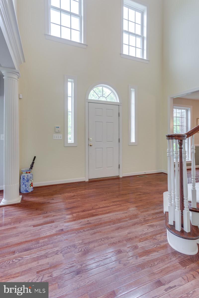 5010 Devin Green Lane Fairfax, VA 22030 - Photo 5 of 53 Soaring foyer