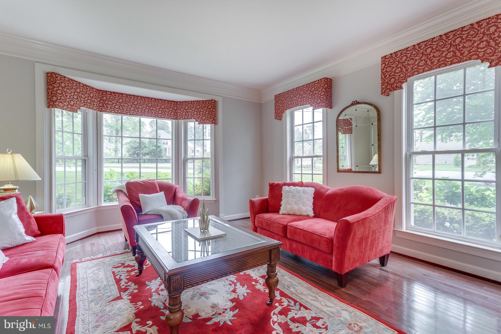 5010 Devin Green Lane Fairfax, VA 22030 - Photo 7 of 53 Light-filled