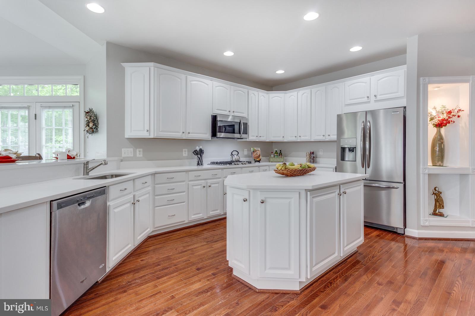 5010 Devin Green Lane Fairfax, VA 22030 - Photo 10 of 53 Quartz counters