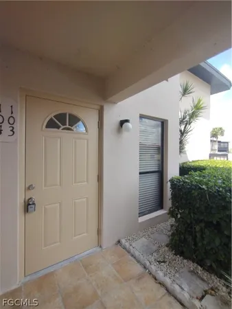 $1,900 | 1069 Villa Drive, Unit B103, LaBelle, FL 33935
