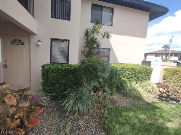 $1,900 | 1069 Villa Drive, Unit B103, LaBelle, FL 33935