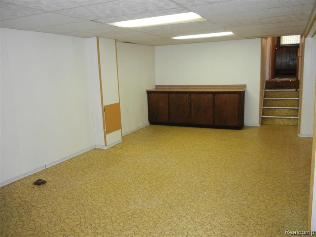 23960 Rockingham Street Southfield, MI 48033 - Photo 30 of 42