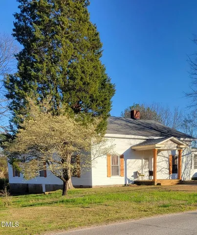 $999,900 | 325 Raleigh Street, Holly Springs, NC 27540