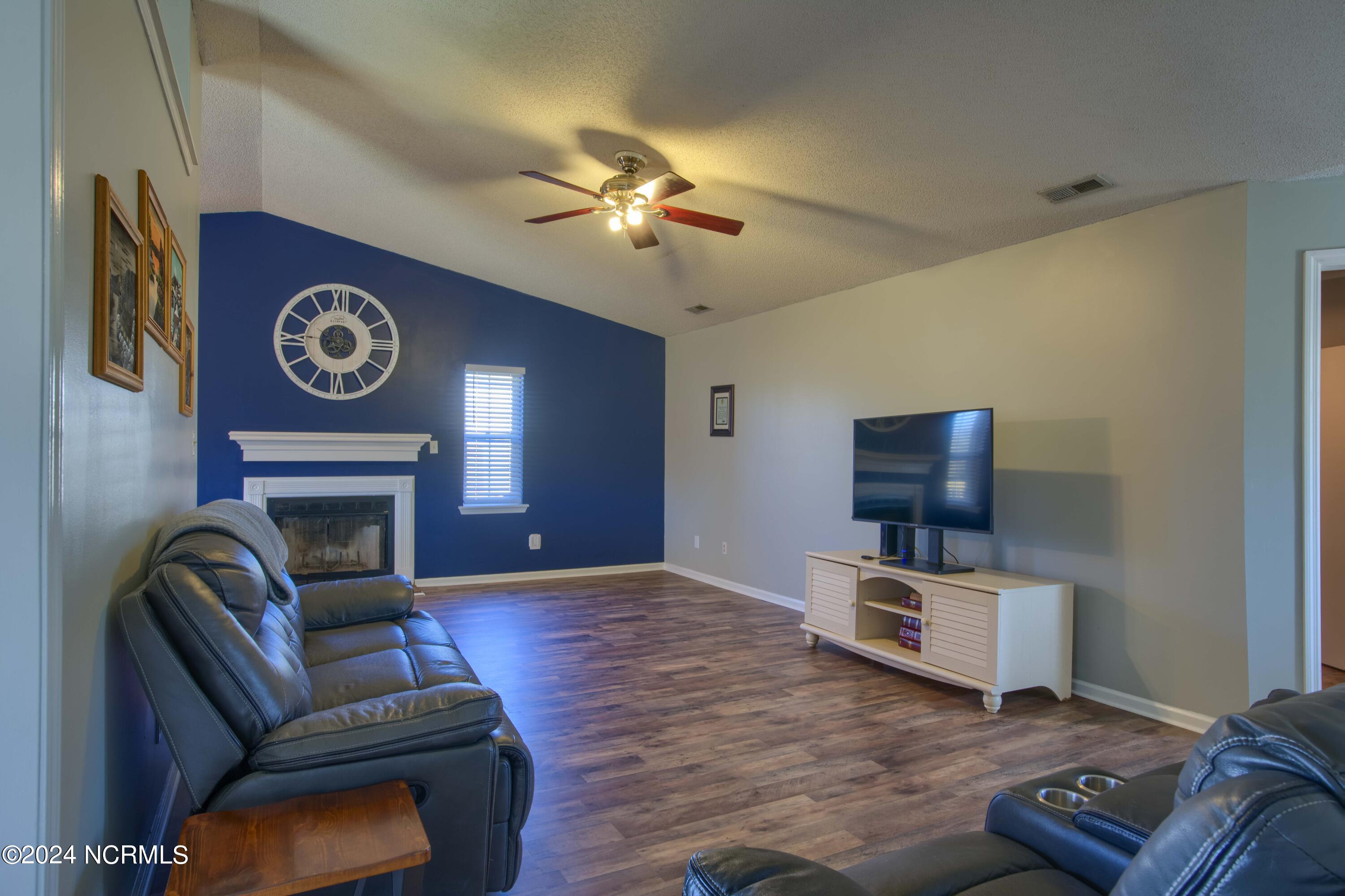 320 Steller Road Jacksonville, NC 28540 - Photo 4 of 33 320 Steller - Interior_14