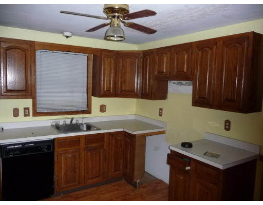 8 Thenius Street Worcester, MA 01607 - Photo 4 of 6 Gallery Image 4
