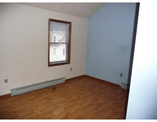 8 Thenius Street Worcester, MA 01607 - Photo 5 of 6 Gallery Image 5