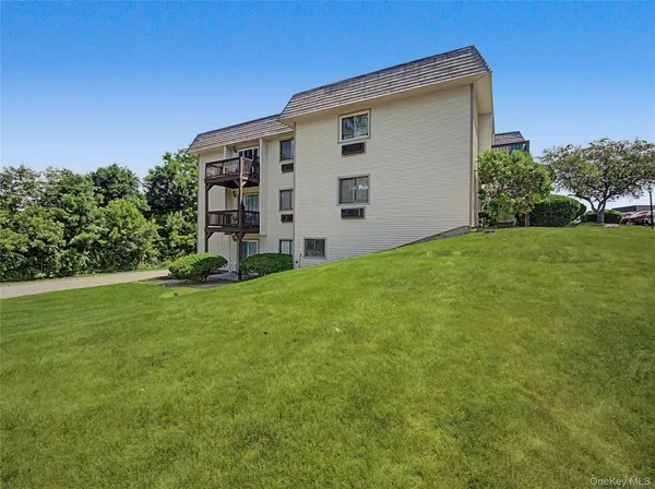 $295,000 | 25(2F Village Park Drive, Unit 2F, Fishkill, NY 12524