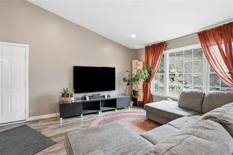 $499,900 | 587 Kimble Drive, Glenshaw, PA 15116