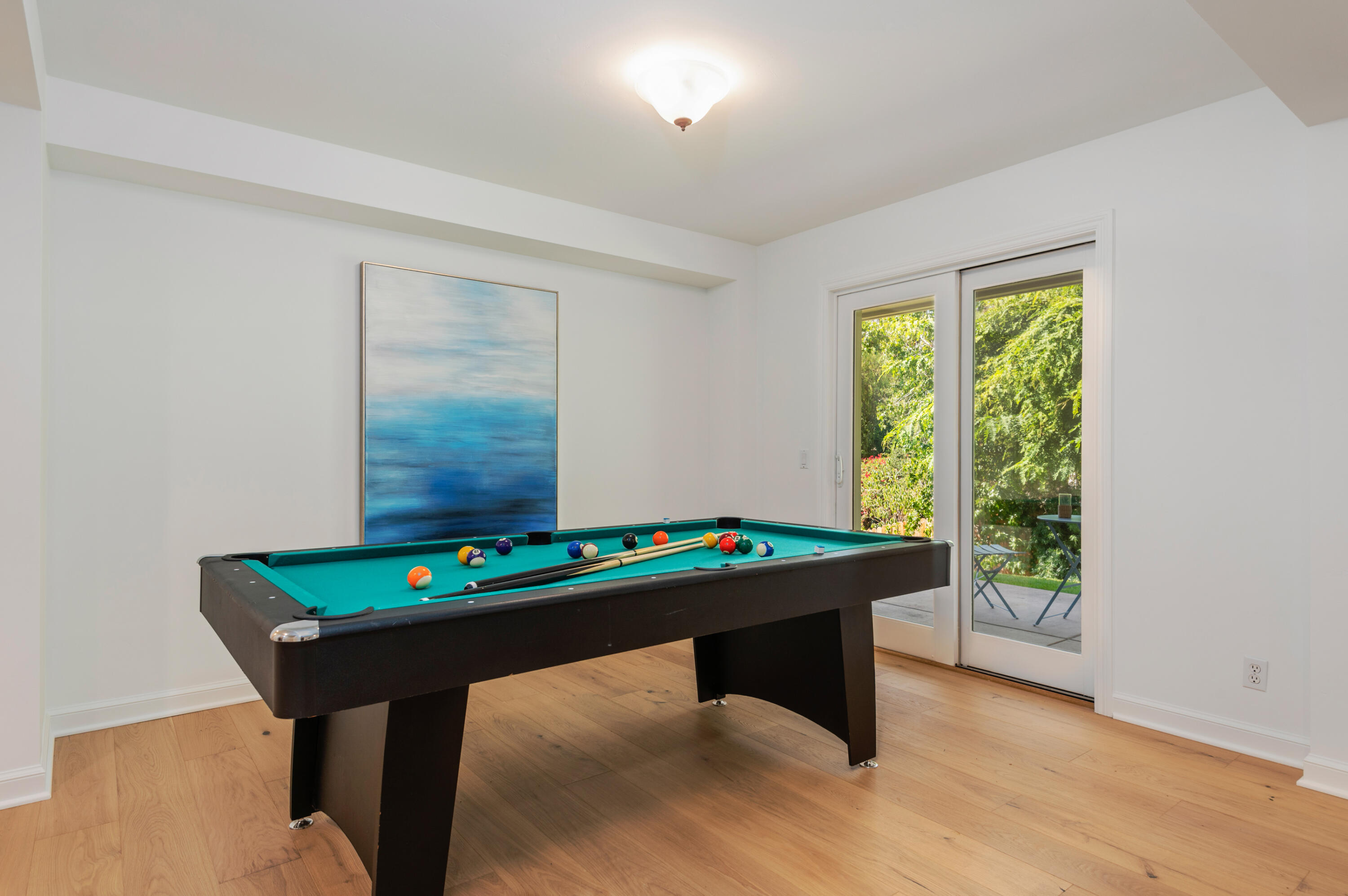 3848-2 Crescent Drive Santa Barbara, CA 93110 - Photo 25 of 32 a room with furniture and window
