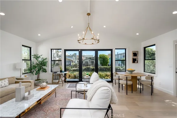$3,249,000 | 223 Howland Canal, Venice, CA 90291