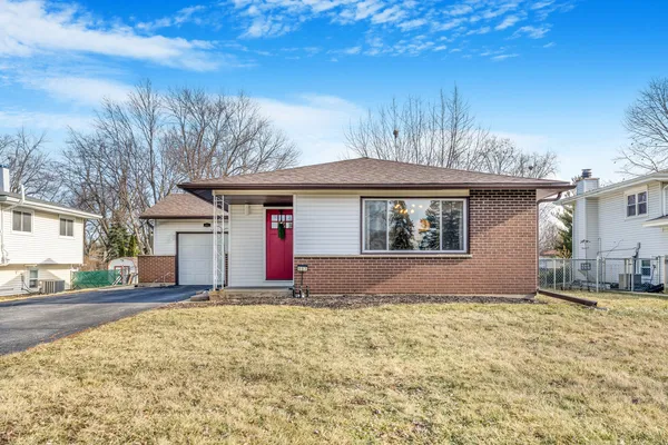 $370,000 | 987 Lakewood Drive, Bartlett, IL 60103