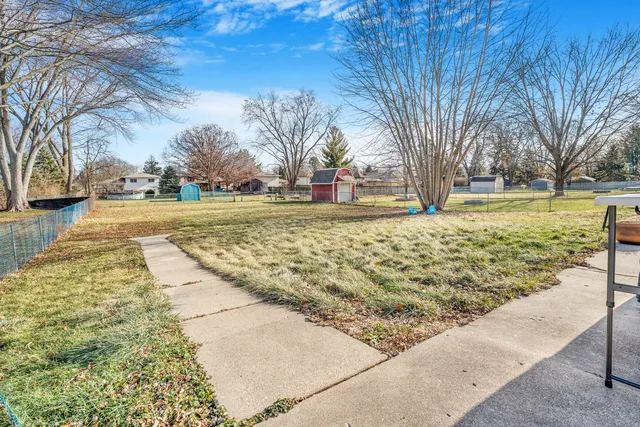 $365,000 | 987 Lakewood Drive, Bartlett, IL 60103