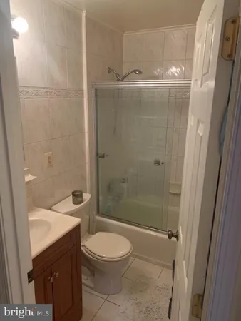 $2,200 | 4206 Washington Boulevard, Unit 3, Arlington, VA 22201