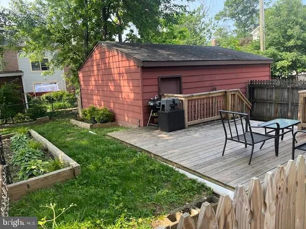 $2,200 | 4206 Washington Boulevard, Unit 3, Arlington, VA 22201