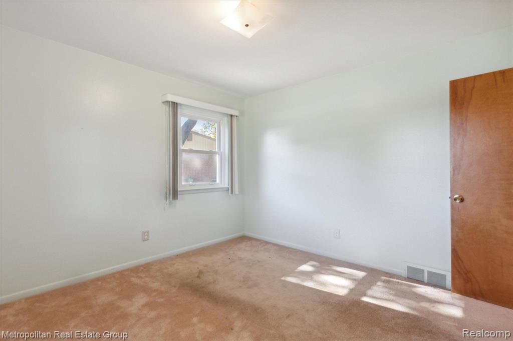 26115 Steele Road Farmington Hills, MI 48331 - Photo 19 of 40
