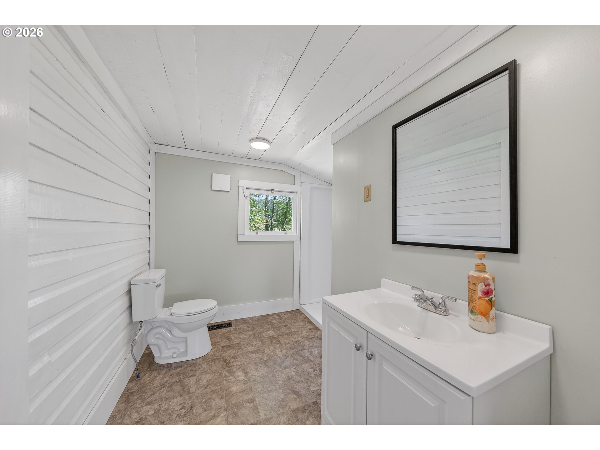 412 Azalea-Glen Road Azalea, OR 97410 - Photo 16 of 38 Bathroom