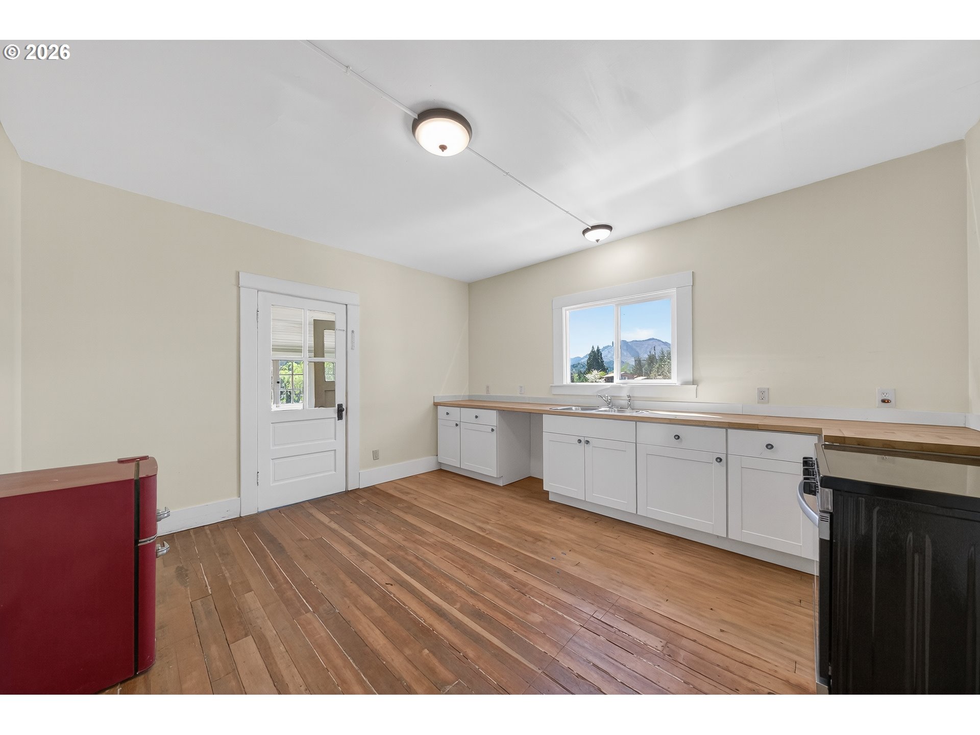 412 Azalea-Glen Road Azalea, OR 97410 - Photo 10 of 38 Kitchen