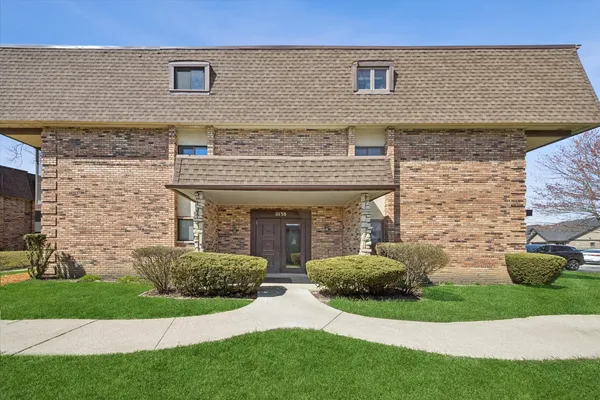 $295,000 | 11130 NW Road, Unit B, Palos Hills, IL 60465