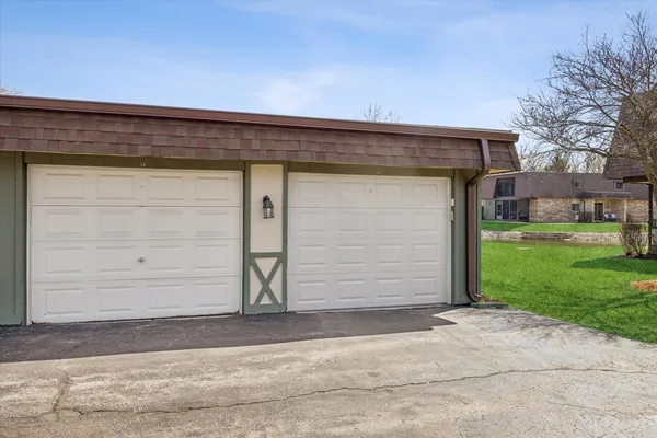 $295,000 | 11130 NW Road, Unit B, Palos Hills, IL 60465