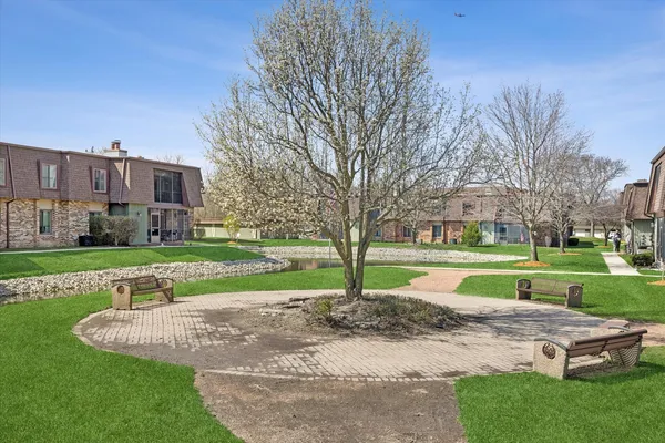 $295,000 | 11130 NW Road, Unit B, Palos Hills, IL 60465