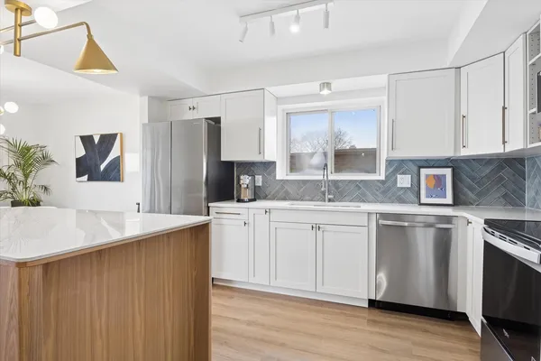 $295,000 | 11130 NW Road, Unit B, Palos Hills, IL 60465