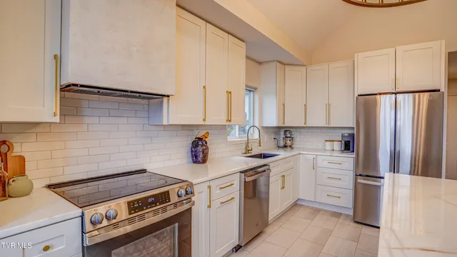 $650,000 | 1018 Laurelwood Drive, Kingsport, TN 37660