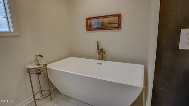 $650,000 | 1018 Laurelwood Drive, Kingsport, TN 37660