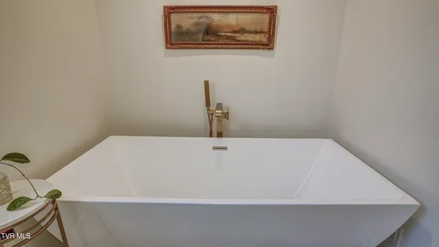 $650,000 | 1018 Laurelwood Drive, Kingsport, TN 37660