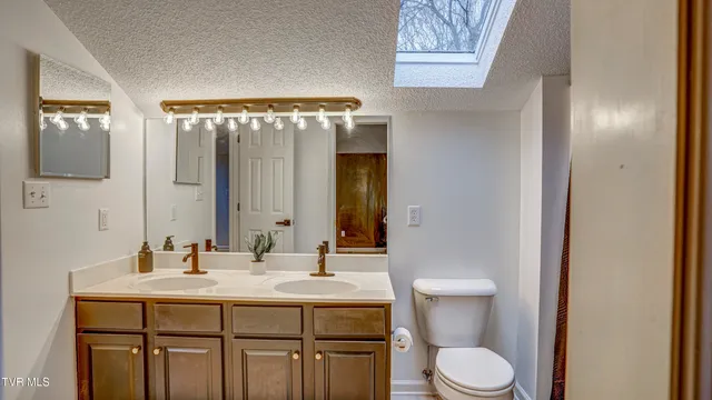 $650,000 | 1018 Laurelwood Drive, Kingsport, TN 37660