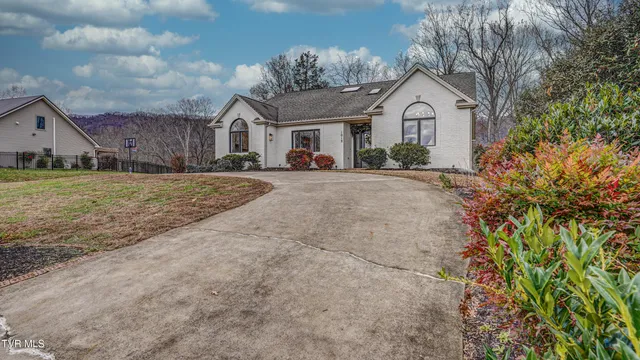 $650,000 | 1018 Laurelwood Drive, Kingsport, TN 37660