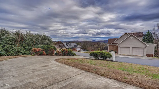 $650,000 | 1018 Laurelwood Drive, Kingsport, TN 37660
