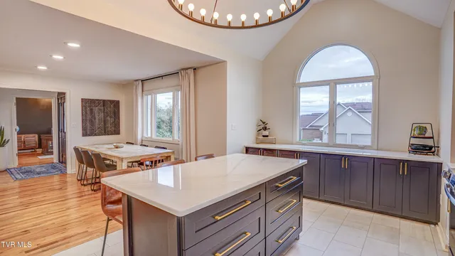 $650,000 | 1018 Laurelwood Drive, Kingsport, TN 37660