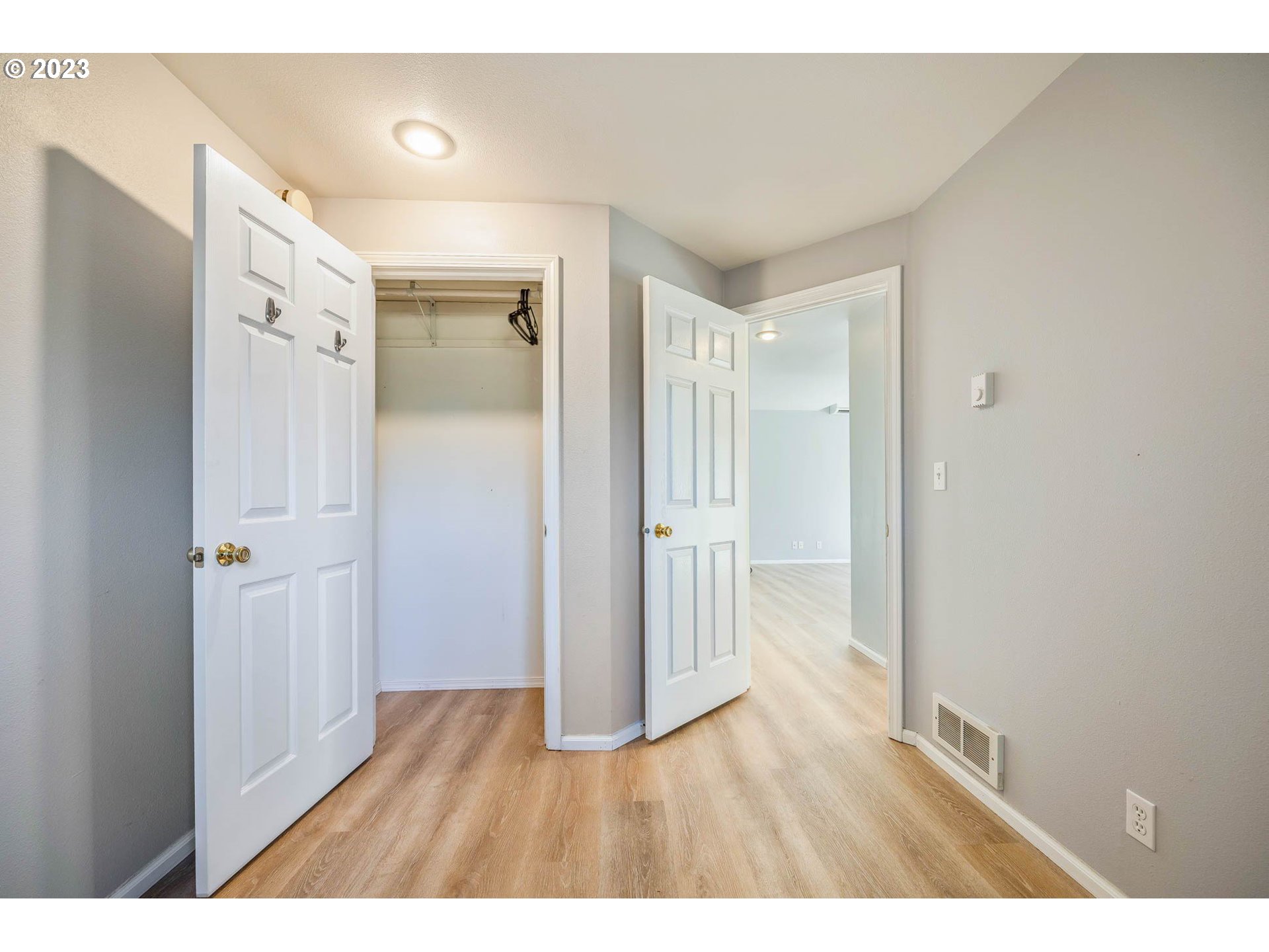 3595 Arbor Avenue Eugene, OR 97402 - Photo 14 of 26 a empty room with wooden floor