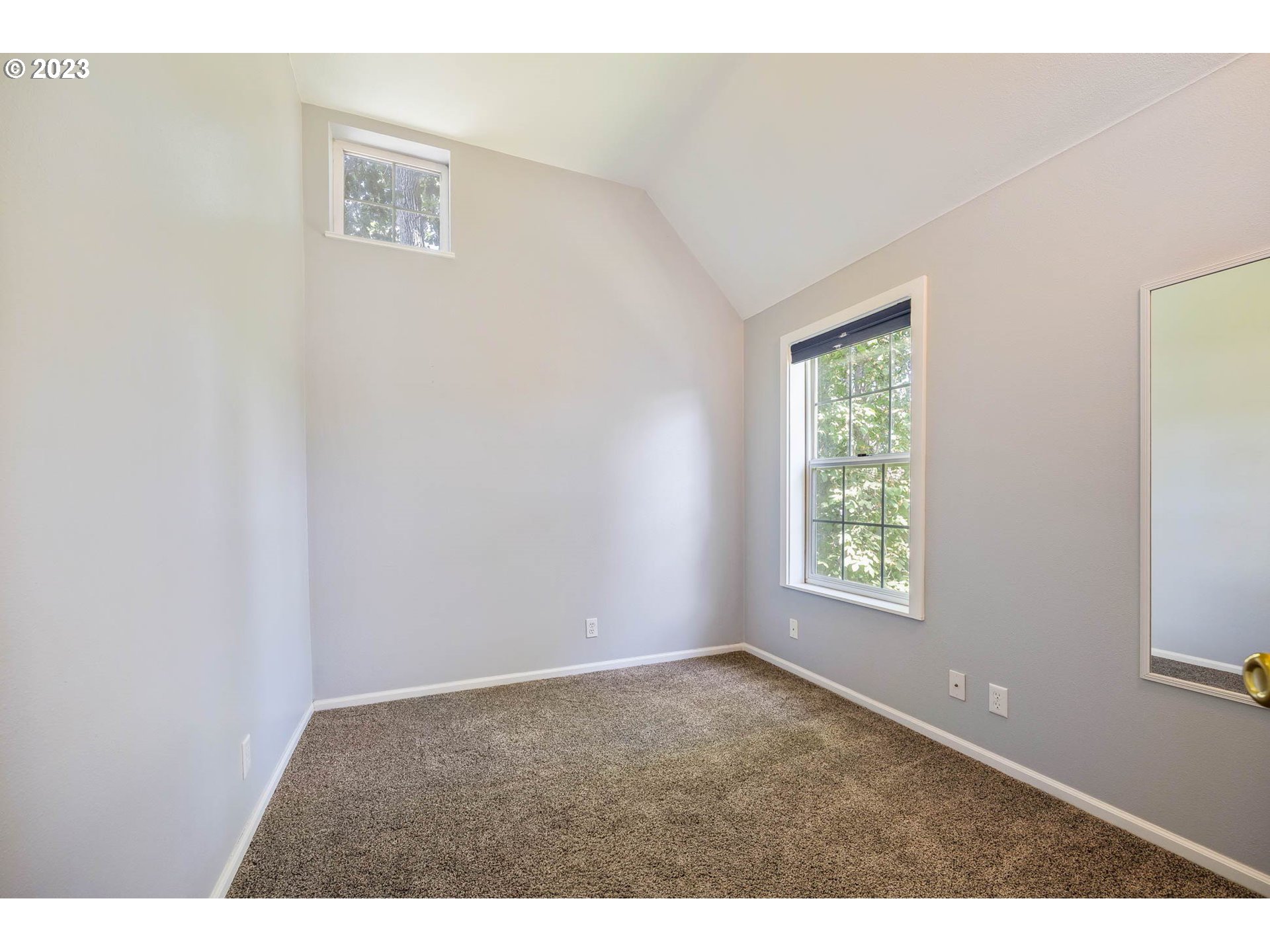 3595 Arbor Avenue Eugene, OR 97402 - Photo 21 of 26 an empty room with windows