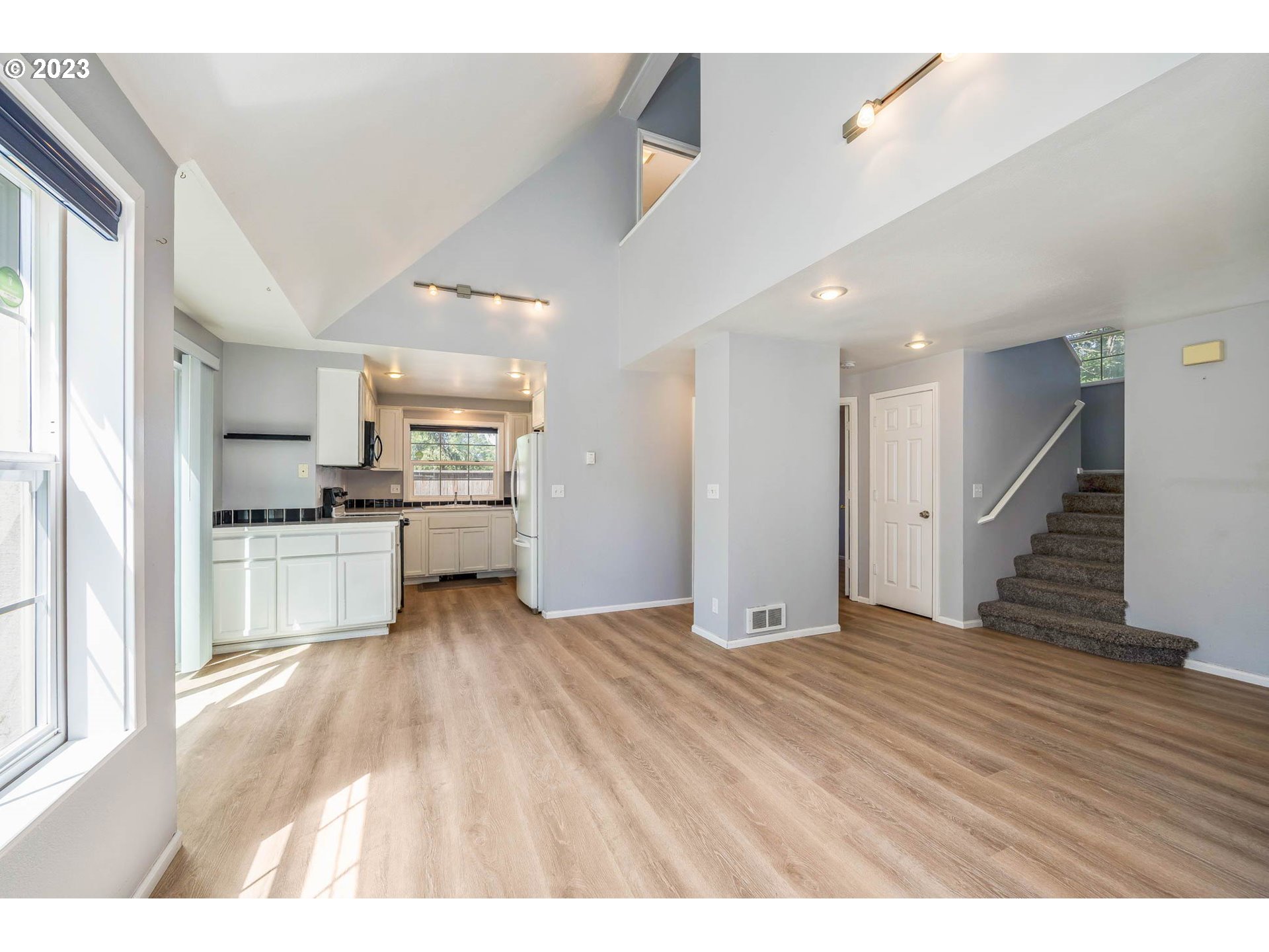 3595 Arbor Avenue Eugene, OR 97402 - Photo 8 of 26 a view of kitchen with wooden floor