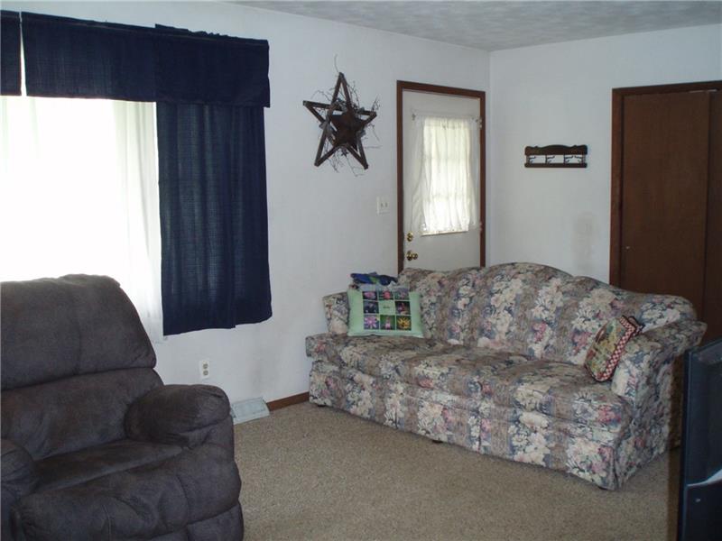 810 Bagdad Road Leechburg, PA 15656 - Photo 6 of 17 Living Room