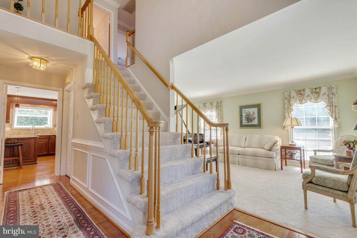 6755 Bronze Post Road Centreville, VA 20121 - Photo 6 of 37 Foyer