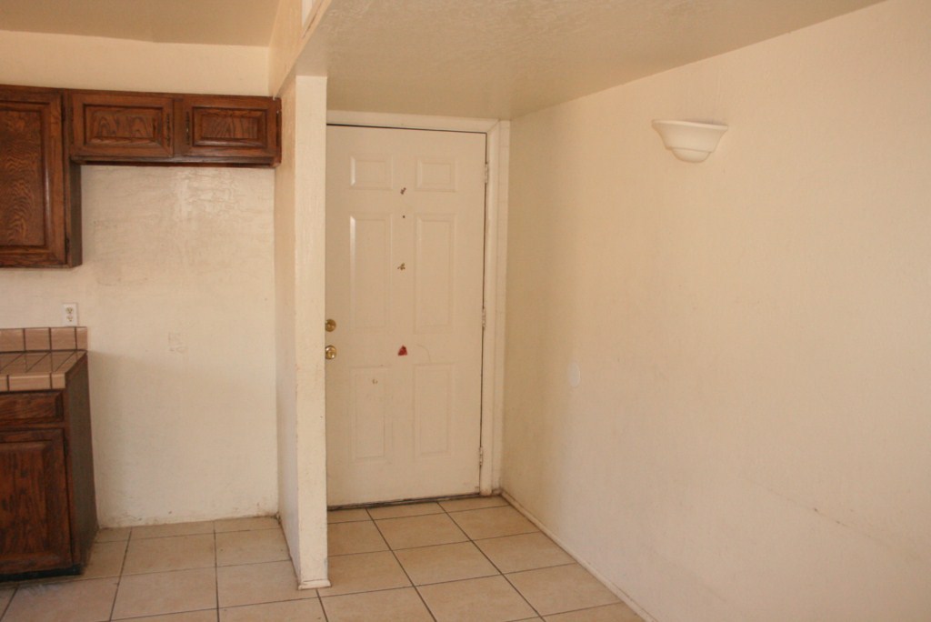 3619 West Ruth Avenue Phoenix, AZ 85051 - Photo 2 of 13 INSIDE ENTRY