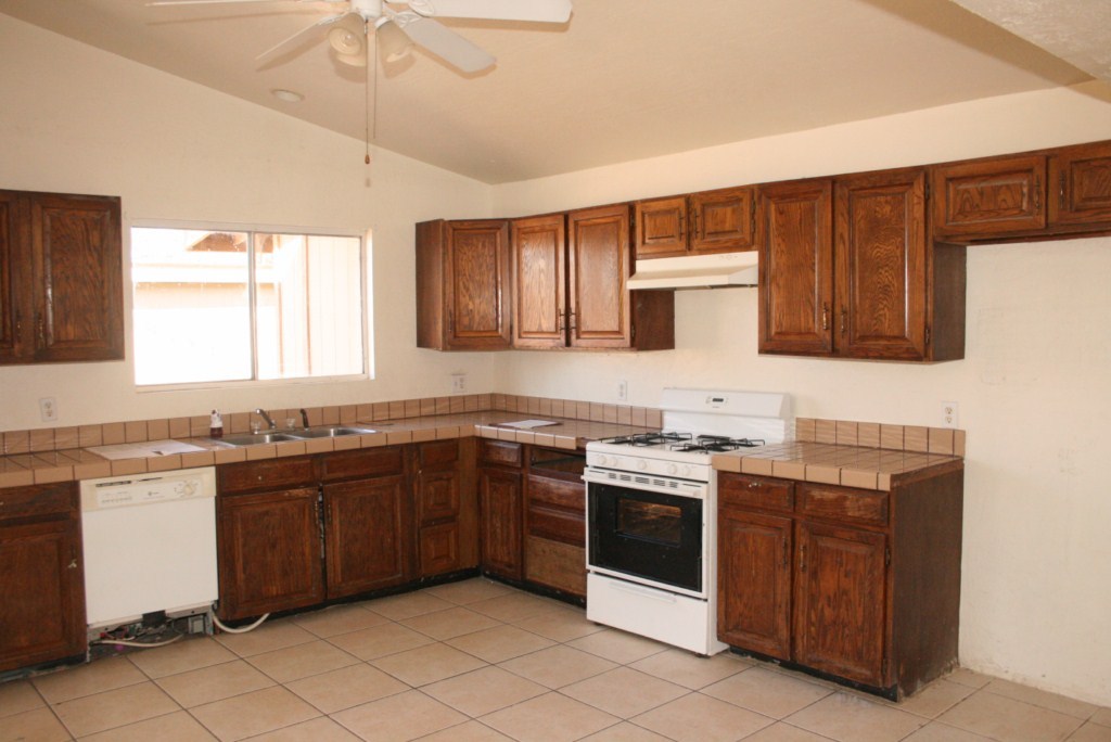 3619 West Ruth Avenue Phoenix, AZ 85051 - Photo 4 of 13 KITCHEN
